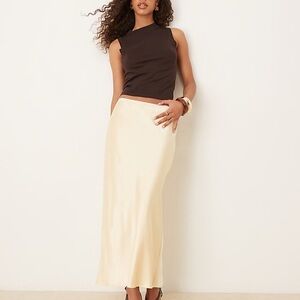 Mango satin ivory skirt size medium